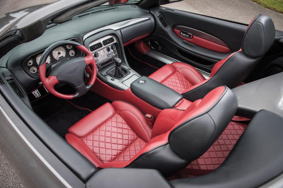 Интерьер Aston Martin DB AR1 Zagato 2003 года  (NA) (фото 16 из 51)